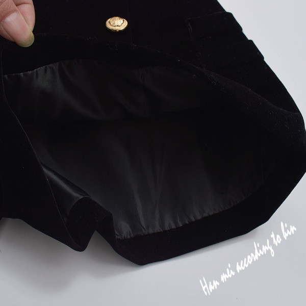 Pantaloni scurți moderni de damă cu nasturi în negru