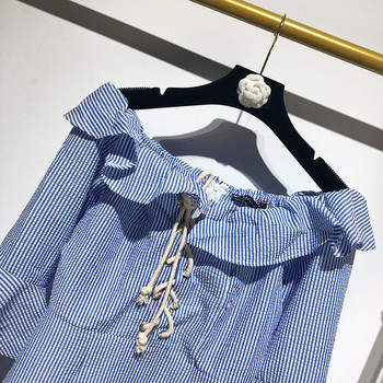 Rochie de damă în dungi cu umerii goi și mâneci lotus 3/4