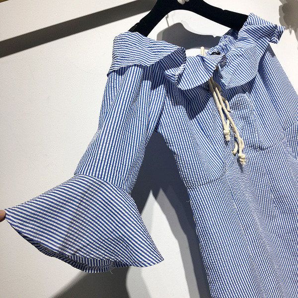 Rochie de damă în dungi cu umerii goi și mâneci lotus 3/4