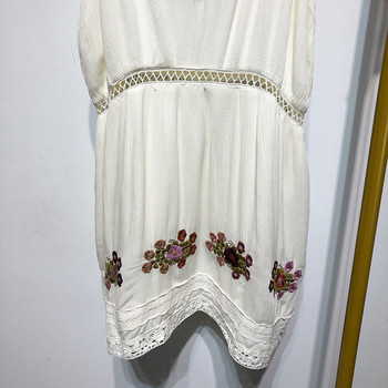 Rochie scurta de dama cu bretele subtiri cu broderie