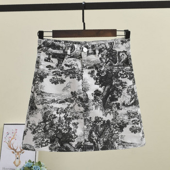 Fusta de dama cu aplicatie colorata si buzunare