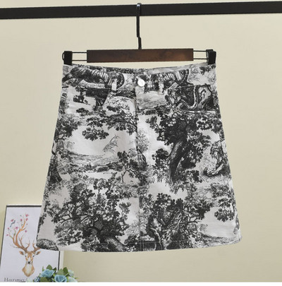 Fusta de dama cu aplicatie colorata si buzunare