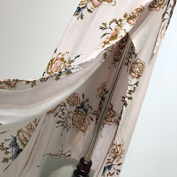 Rochie lungă cu decolteu pătrat cu model alb și floral