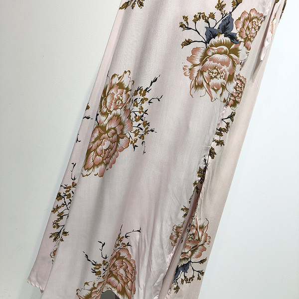 Rochie lungă cu decolteu pătrat cu model alb și floral