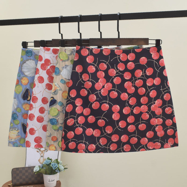 Fusta de dama moderna cu aplicare de culoare in mai multe culori