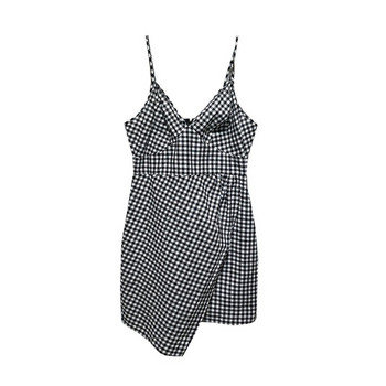 Rochie scurtă în carouri cu bretele subțiri