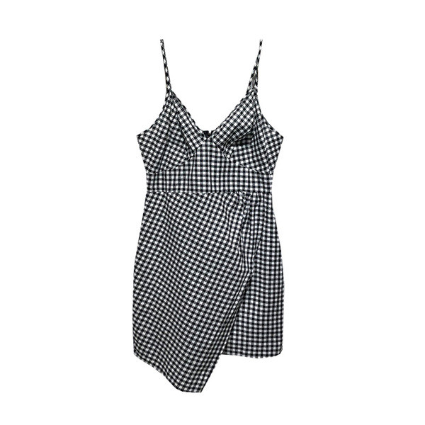 Rochie scurtă în carouri cu bretele subțiri