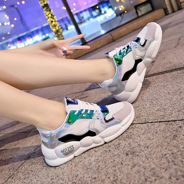 Κορυφαία γυναικεία αθλητικά  παπούτσια - σε τρία χρώματα