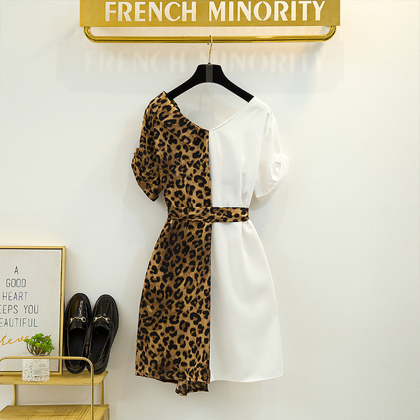 Модерна дамска рокля с леопардов десен в черен и бял цвят