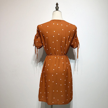 Rochie cu decolteu în V adânc și mâneci scurte de culoare maro