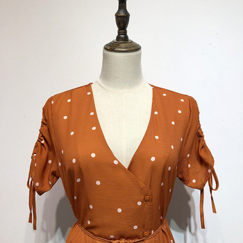 Rochie cu decolteu în V adânc și mâneci scurte de culoare maro