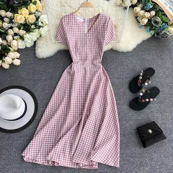 Rochie de damă în carouri cu decolteu în V