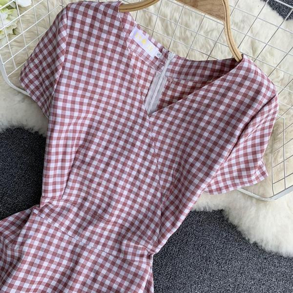 Rochie de damă în carouri cu decolteu în V