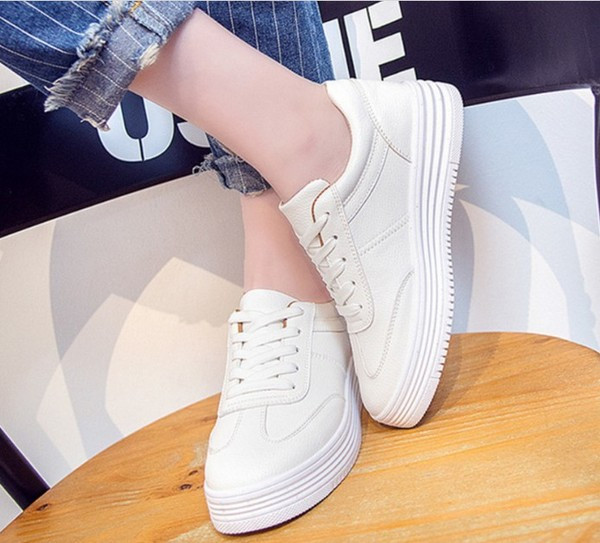 Αθλητικά γυναικεία παπούτσια νέο  μοντέλο σε λευκό και ροζ χρώμα