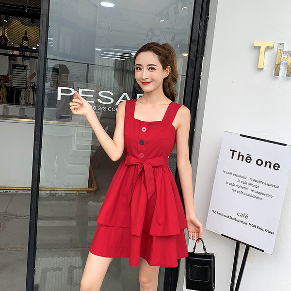 Rochie de dama moderna de culoare rosie cu nasturi