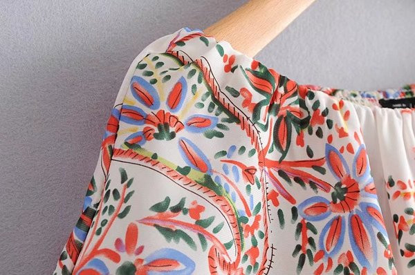 Rochie lunga cu umerii goi cu model floral