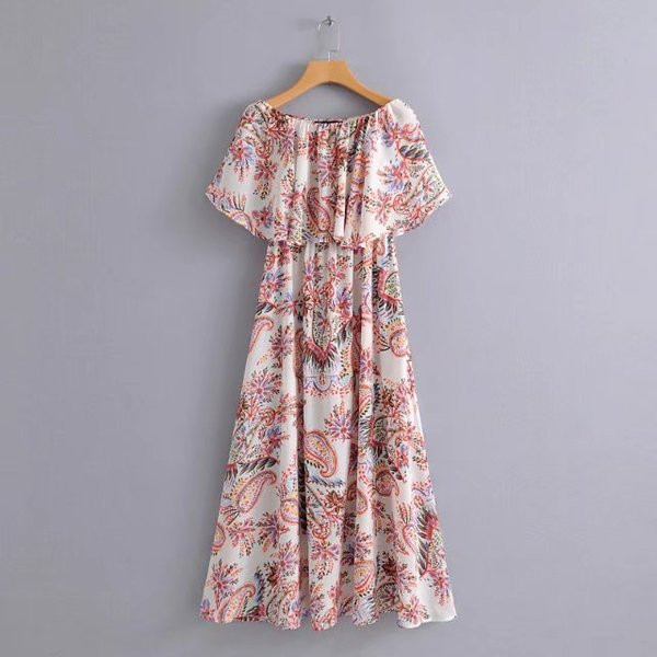 Rochie lunga cu umerii goi cu model floral