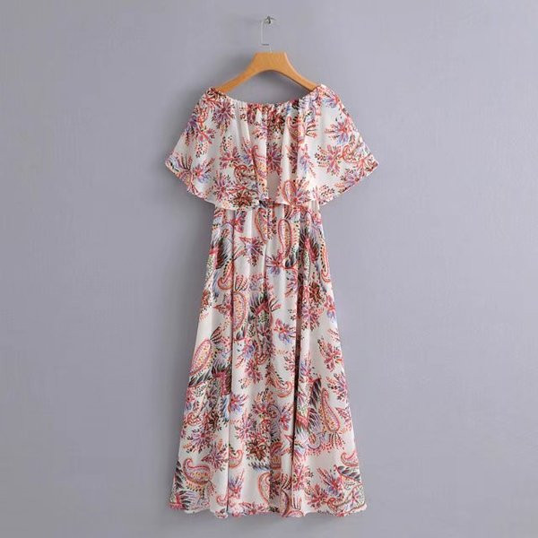 Rochie lunga cu umerii goi cu model floral