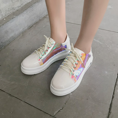 Κορυφαία γυναικεία αθλητικά παπούτσια σε μαύρο και άσπρο χρώμα