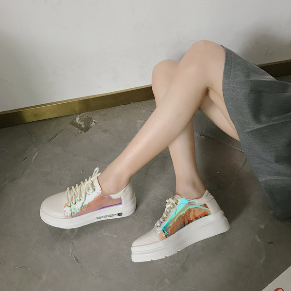 Κορυφαία γυναικεία αθλητικά παπούτσια σε μαύρο και άσπρο χρώμα