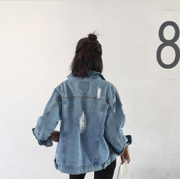 Модерно дамско дънково яке с разкъсани мотиви в син цвят