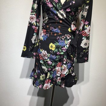 Rochie cu decolteu adânc, cu mâneci lungi cu model floral