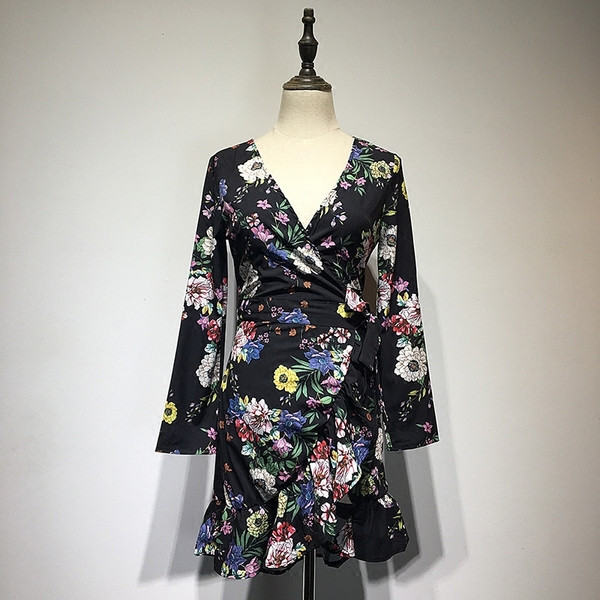 Rochie cu decolteu adânc, cu mâneci lungi cu model floral