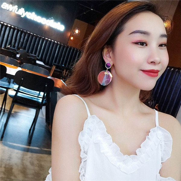 Cercei de dama actuali cu forma rotunda