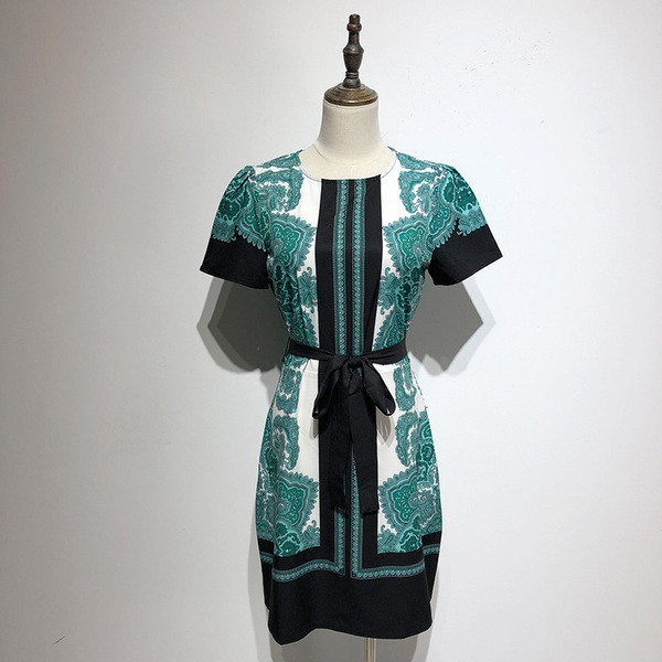 Rochie scurta de dama cu legaturi in talie cu model colorat