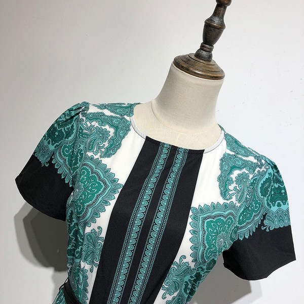 Rochie scurta de dama cu legaturi in talie cu model colorat