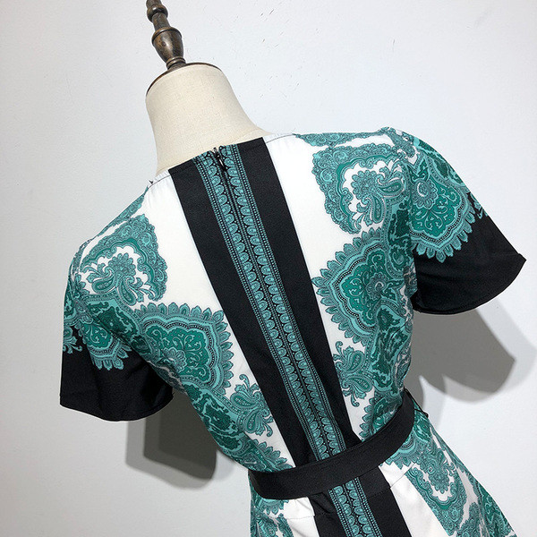 Rochie scurta de dama cu legaturi in talie cu model colorat