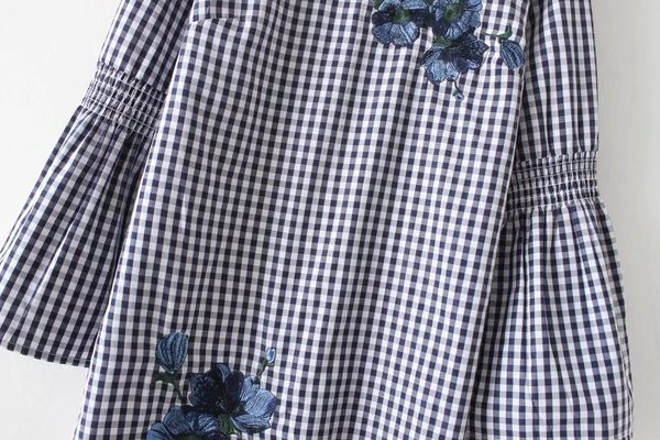 Rochie de dama in carouri cu maneci lungi lotus si broderie