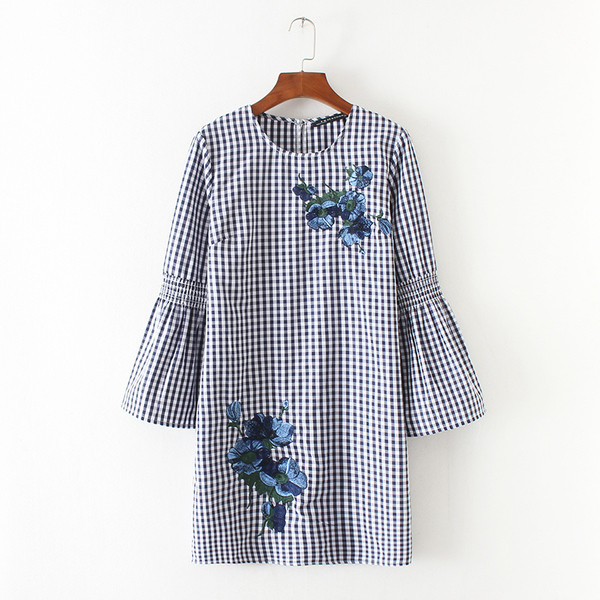 Rochie de dama in carouri cu maneci lungi lotus si broderie