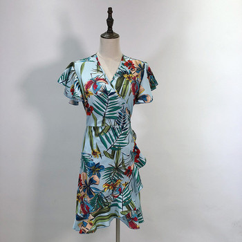 Rochie scurtă cu legături în talie și model floral