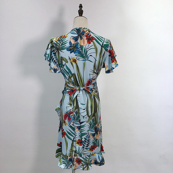 Rochie scurtă cu legături în talie și model floral