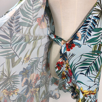 Rochie scurtă cu legături în talie și model floral