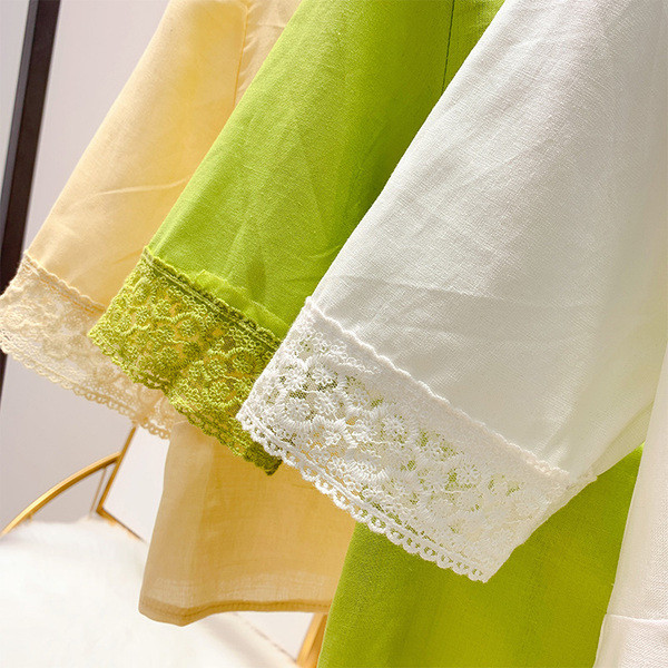 Bluza de dama cu decolteu in V si dantela in mai multe culori