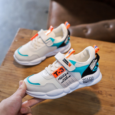 Adidași pentru copii cu inscripții în trei culori pentru băieți și fete