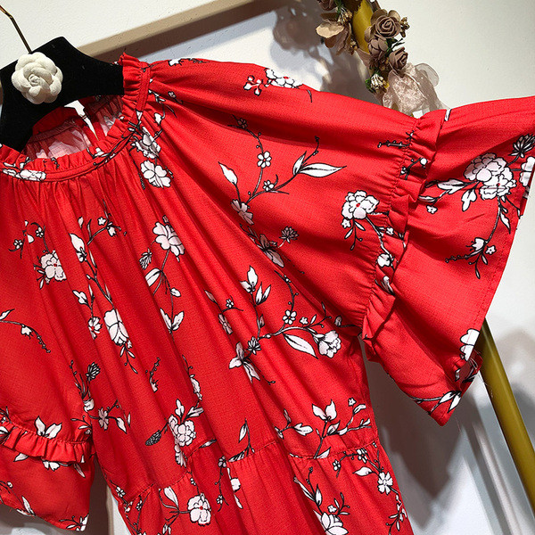 Rochie scurta de dama cu maneci late 3/4 de culoare rosie