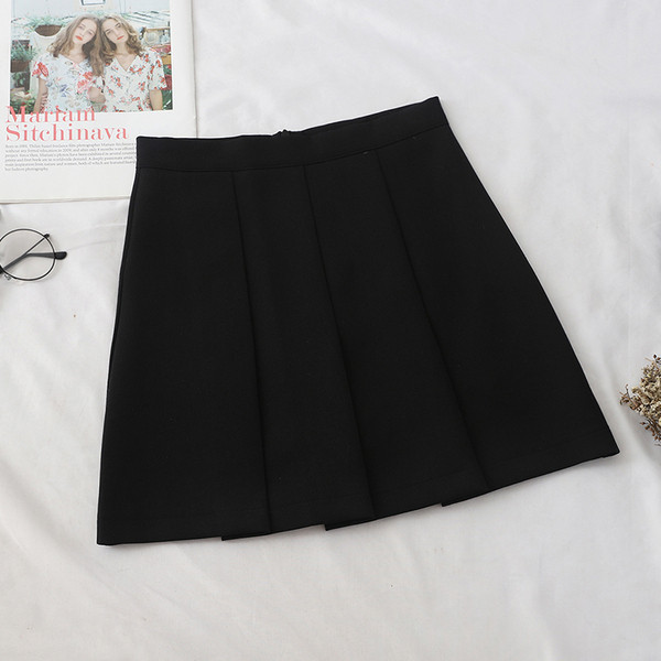 Model fustă de damă croiată în negru, gri și bej