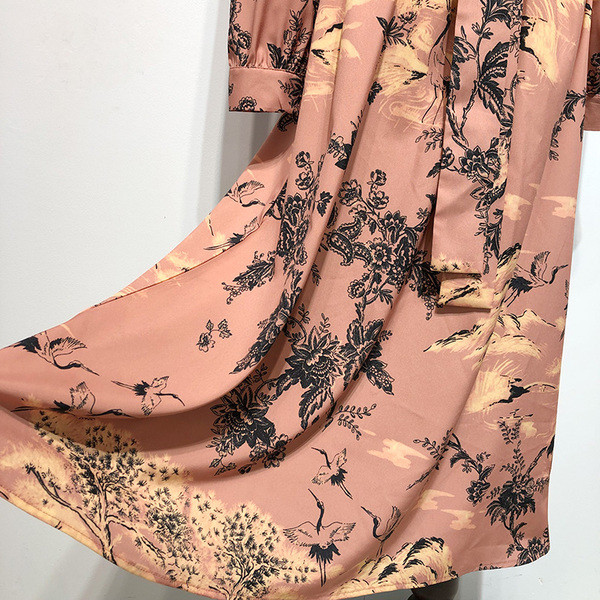 Rochie lunga cu decolteu oval si legaturi in talie