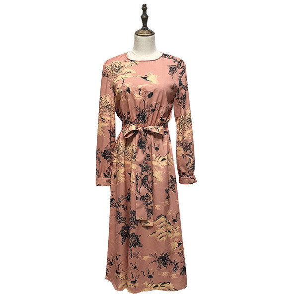 Rochie lunga cu decolteu oval si legaturi in talie