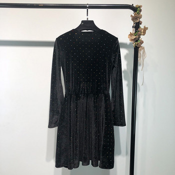 Rochie cu decolteu în V adânc și mâneci lungi în negru