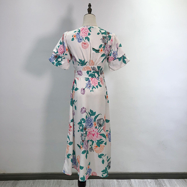 Rochie lungă cu decolteu în V și legături în talie