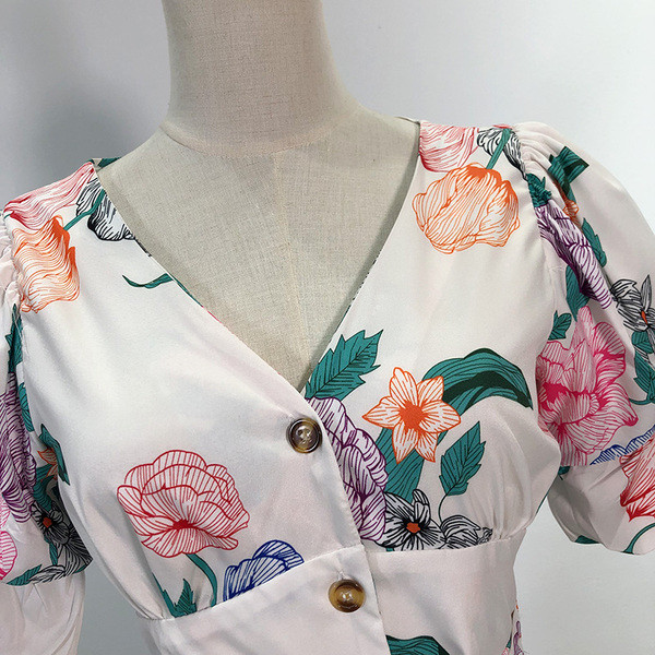 Rochie lungă cu decolteu în V și legături în talie