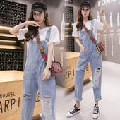 Salopetă de damă modernă din denim cu motive rupte