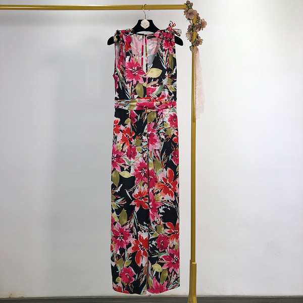 Модерен 7/8  дамски гащеризон  с V-образно деколте във флорален десен