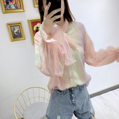 Cămașă modernă de damă în culori fluide cu mâneci lungi