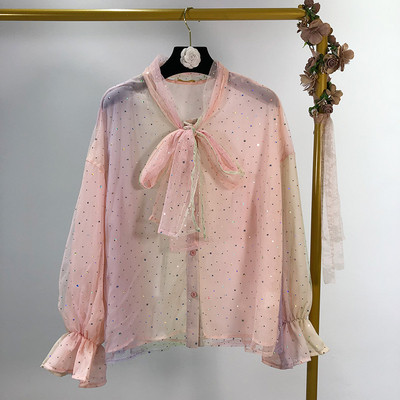 Cămașă modernă de damă în culori fluide cu mâneci lungi