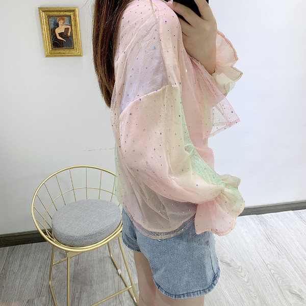 Cămașă modernă de damă în culori fluide cu mâneci lungi